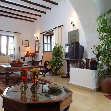 Sleeps 4 Pool Wifi Villa Güime