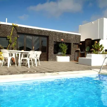 Sleeps 4 Pool Wifi Villa *