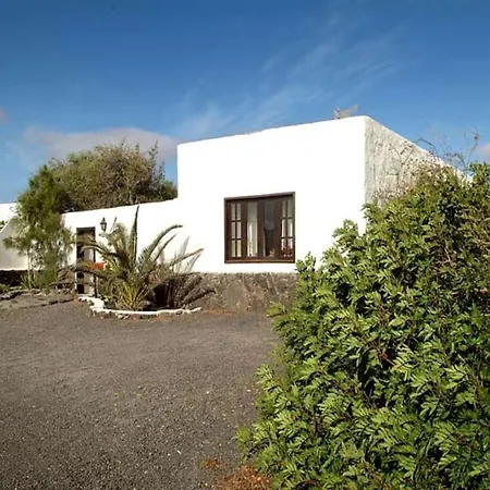 Sleeps 4 Pool Wifi Villa Güime
